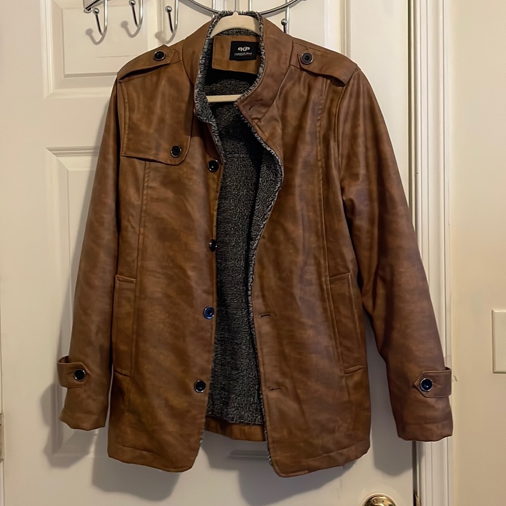 Size state Large, but fits Small to Medium. Skinny arms sleeves. Warm and comfy